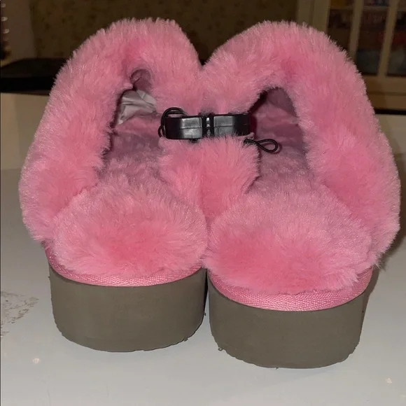 Cozy Pink Fuzzy Slippers - Picture 3 of 5